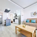 Bellissima With Pool And Wi-fi, 200m From The Sea In Appartamento *