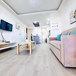 Bellissima With Pool And Wi-fi, 200m From The Sea In Appartamento Puerto del Carmen (Lanzarote)